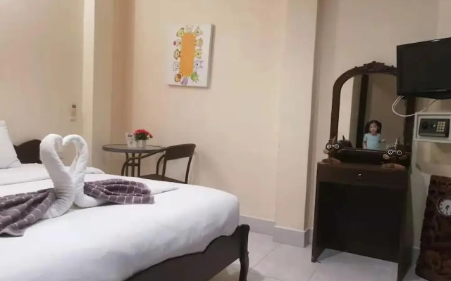 Qhkl Hotel