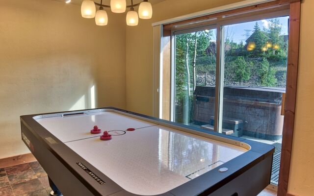 120 Rachel Lane Private Home with Hot Tub