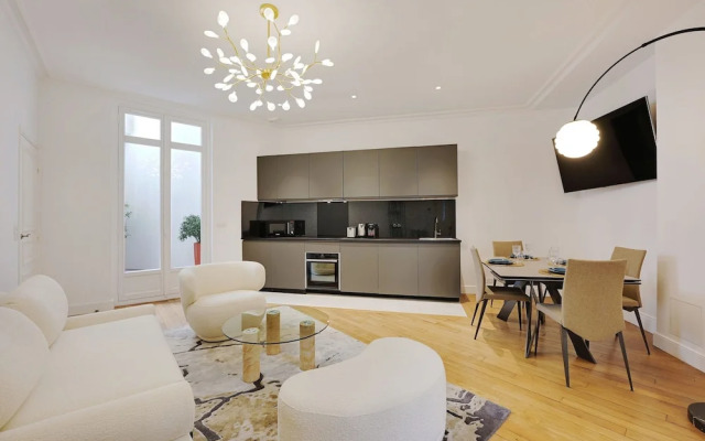 Superb Apartment With Terrace 2br/4p Trocadero