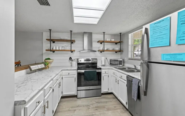 Modern 2br Condo in the Smokys!