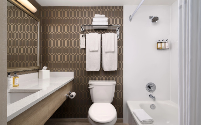 Chateau Victoria Hotel and Suites