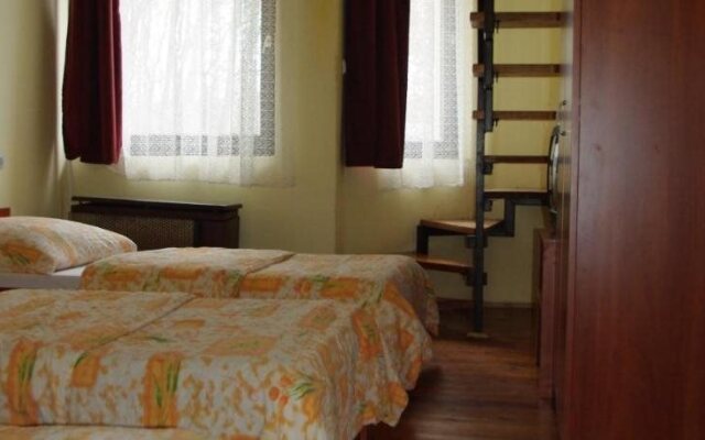 Thermal Kemping es Motel