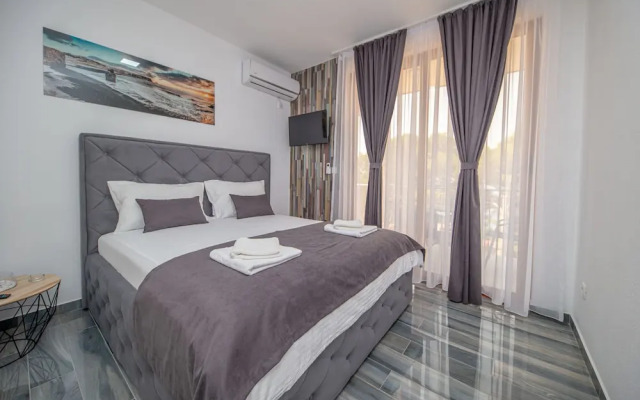 Green Pino Seaview Studios