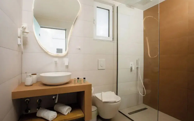 Stay Helios - Aparts & Pool Suites