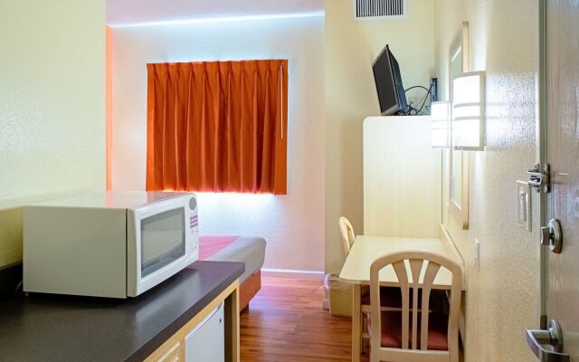 Motel 6 Seymour, IN - North