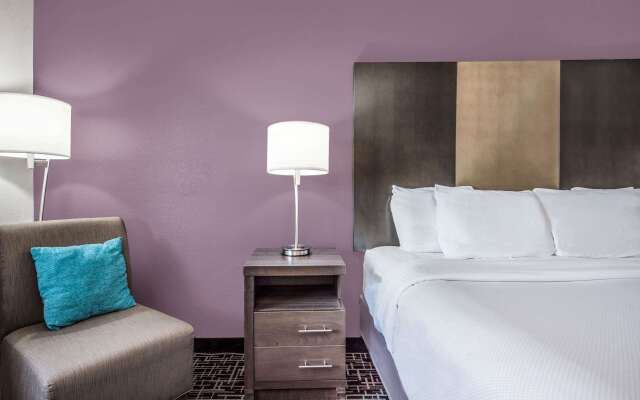 La Quinta Inn & Suites by Wyndham Fairborn Wright-Patterson