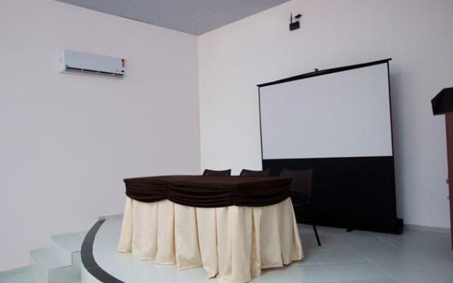 Canavial Plaza Hotel