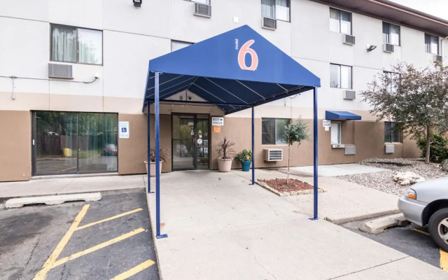 Super 8 St. Paul/i-94