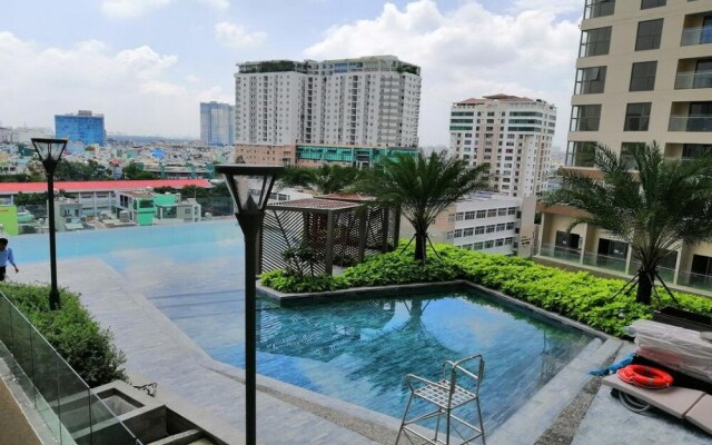 Ami Splendid Infinity Pool