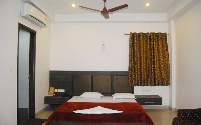 Laxmi Bhawan Dharamshala Mathura by Goroomgo