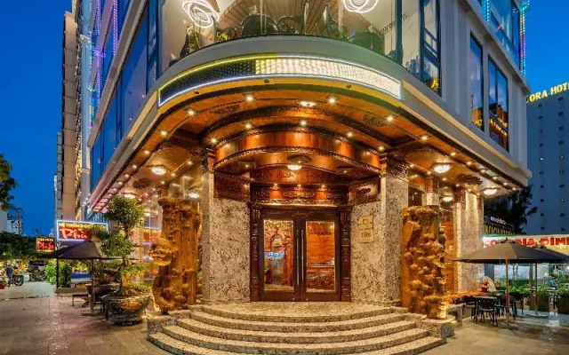 Monalisa Luxury Hotel