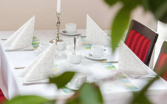 Hotel Mit-Mensch