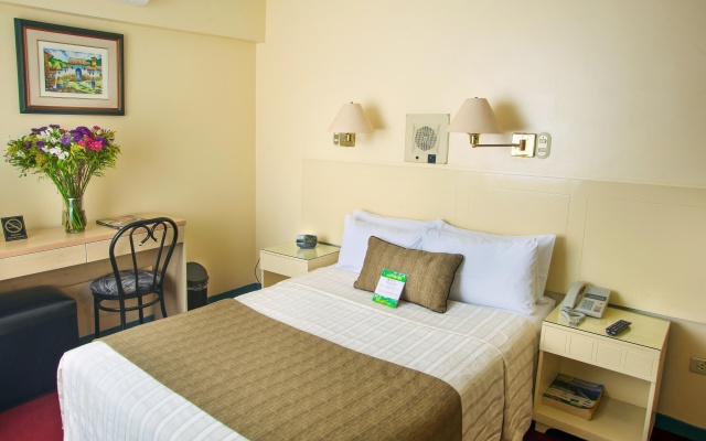 Embajadores Hotel