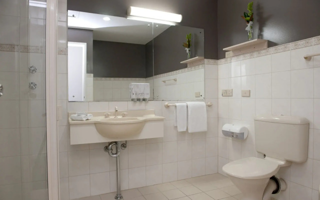 Adelaide Riviera Hotel