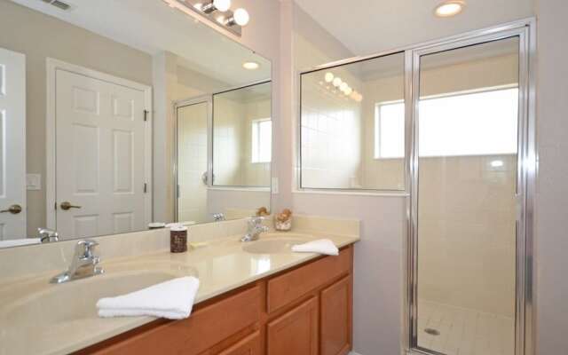 Summer Sparkle 4 Bedroom Home by RedAwning