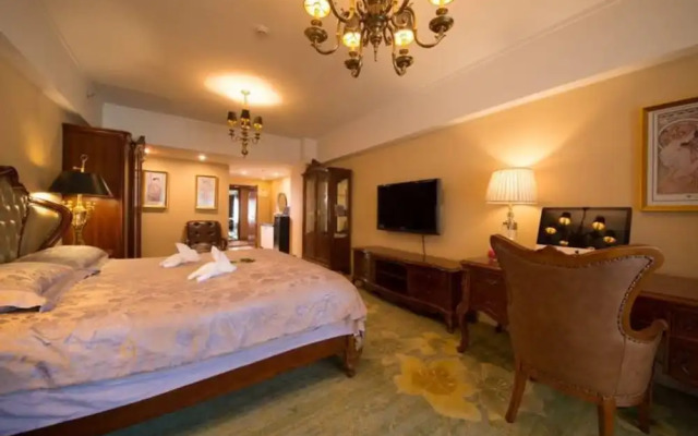 Chengdu Longhu Beach Hotel