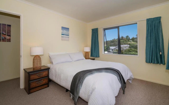 Hosts on the Coast Laze Away on Cook