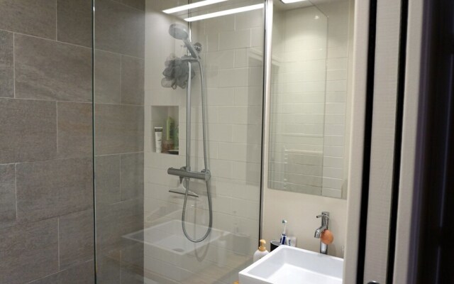 Rochechouart - 2 pièces - Paris 17