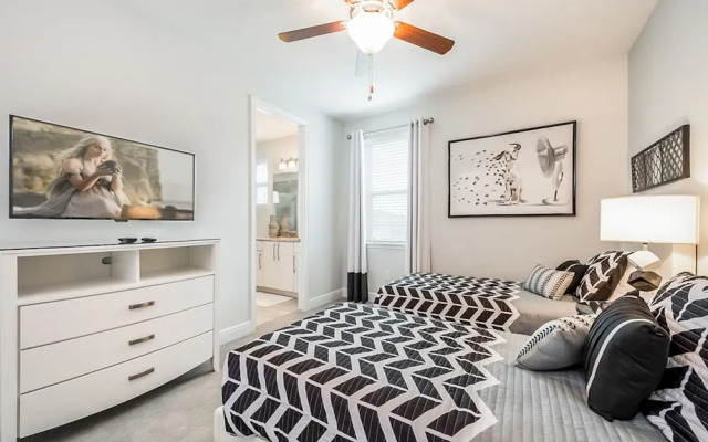 Reunion Raven by Vtrips