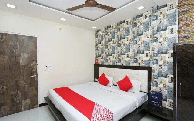 Royal Hotel by Oyo