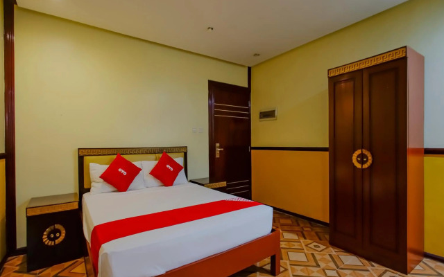 Vaccinated Staff - OYO 838 Manila Crown Palace Hot