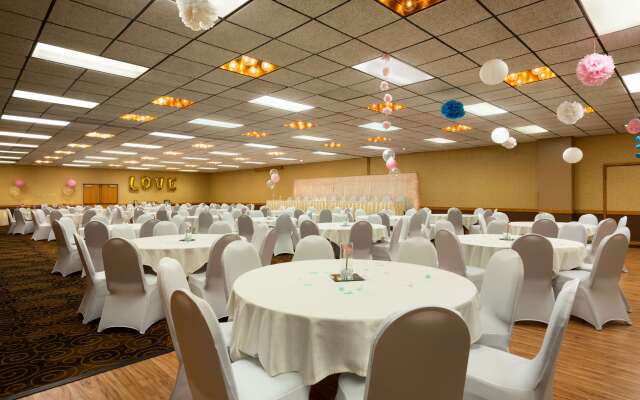 Ramada by Wyndham Bismarck