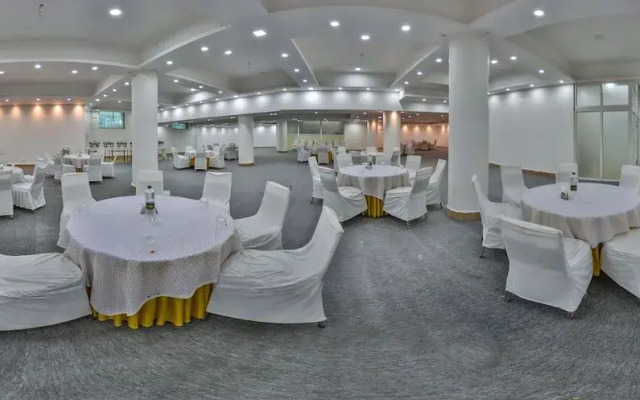 Golden Tulip Kashmir