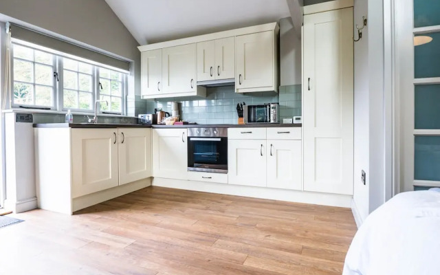 1 Bed Studio in Two Dales, Near Matlock & Bakewell
