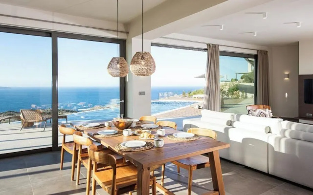 A Unique Villa In Kokkino Horio