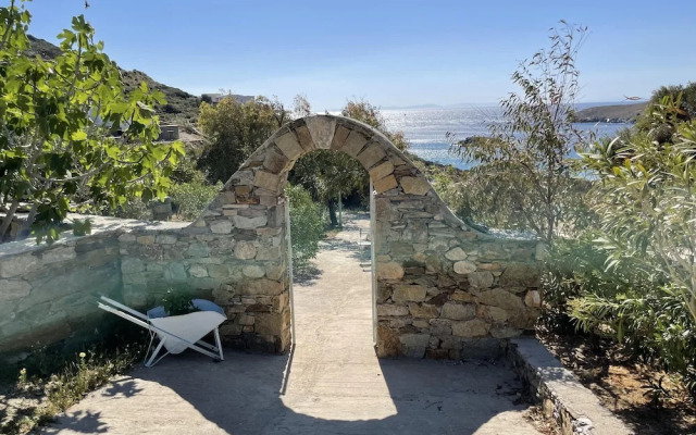 'paraside' Seaside Villa in Delfini Says Netflix