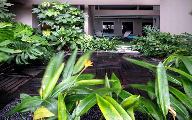 V Hotel Bencoolen