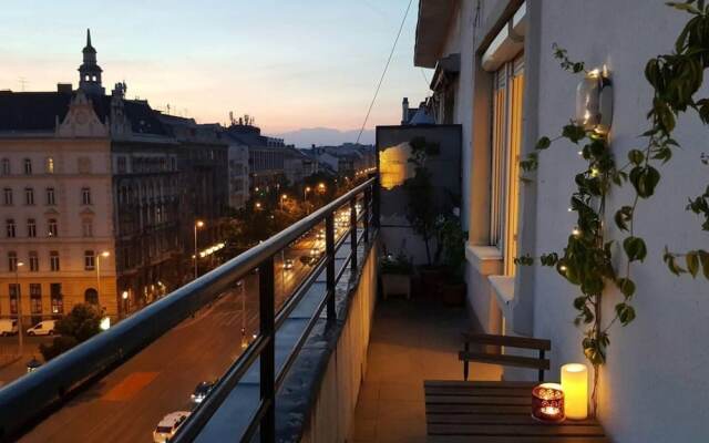 Basilica View Apartment With Balcony