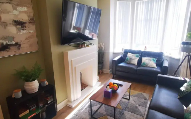 2BR Cozy Duplex in Belfast