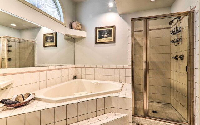 Charming Lake Harmony Townhouse w/ Balcony!