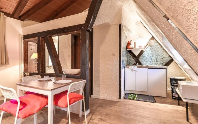 Lovely Apartment With a Small Terrace