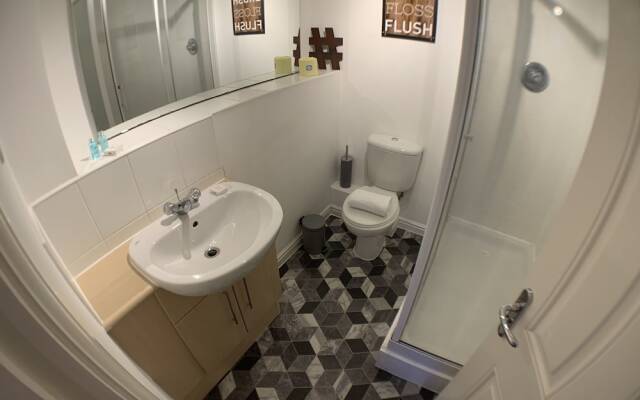 Harpers Brook  5 bedrooms TV Netflix