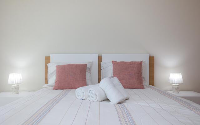 Buarcos Sunset Apartment by Rent4all