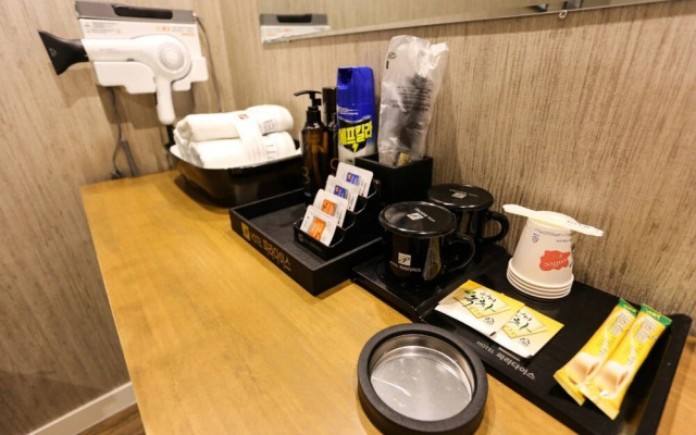 Paradise Hotel