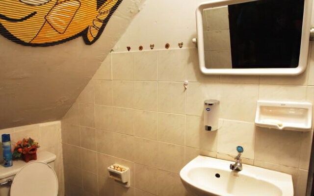 Be Beez Cafe and Guesthouse