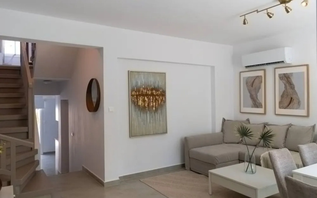 Sienna Townhouse by Staycom
