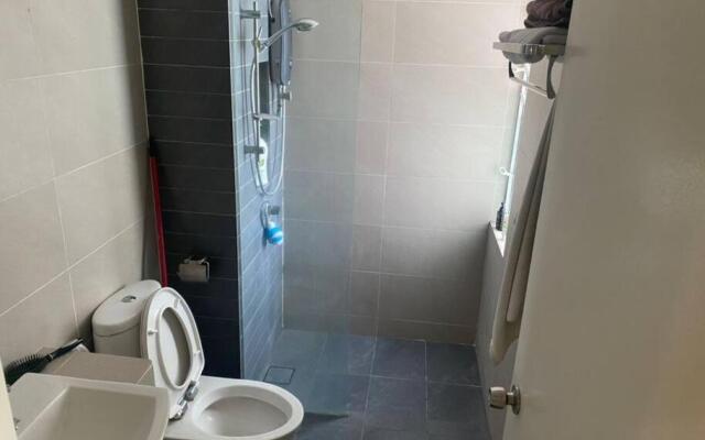 126 Larkin Studio Homestay