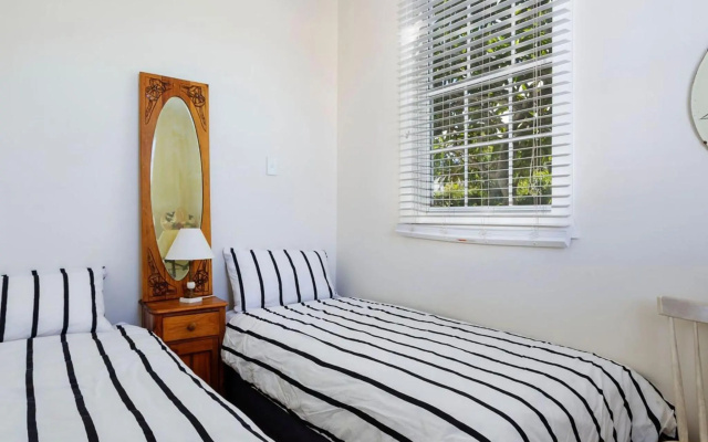 Witts Oasis Two traditional Tea Gardens cottages – Guest Rooms – Tea Gardens