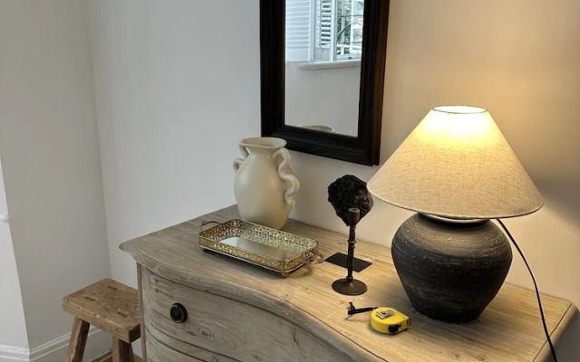 Shanghai Hills& Art Suite 18