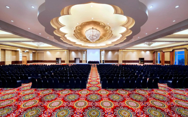 The Ritz-Carlton Jakarta, Mega Kuningan