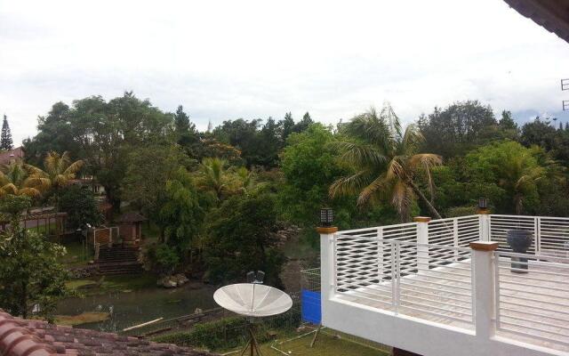 Villa Kota Bunga Azalea