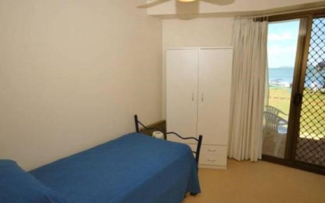 5 'Harbourside' 3-7 Soldiers Point Road - Ground Floor Waterfront Unit – Guest Rooms – Soldiers Point