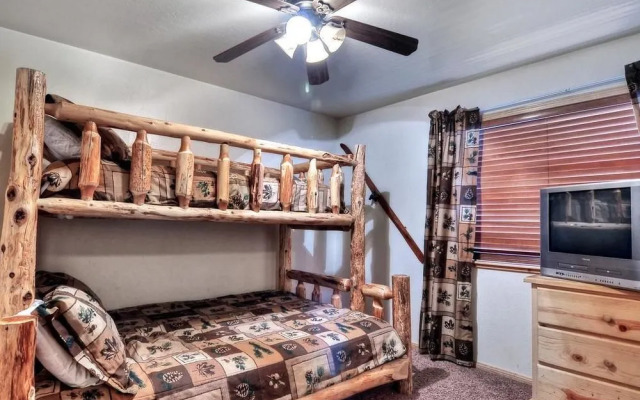 No. 21 Tamarack Lodge Cabin