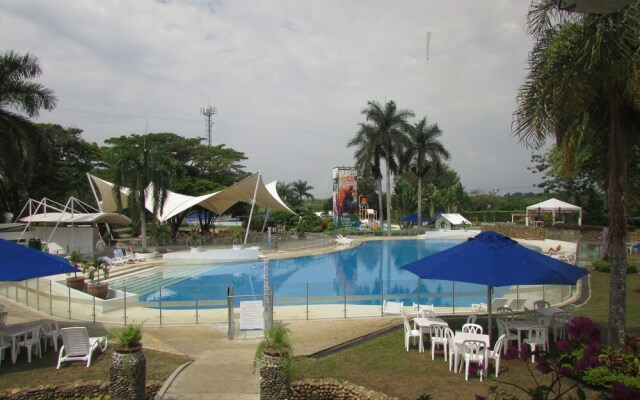 Lake House Resort