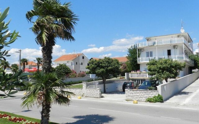 Apartments and Rooms Mare