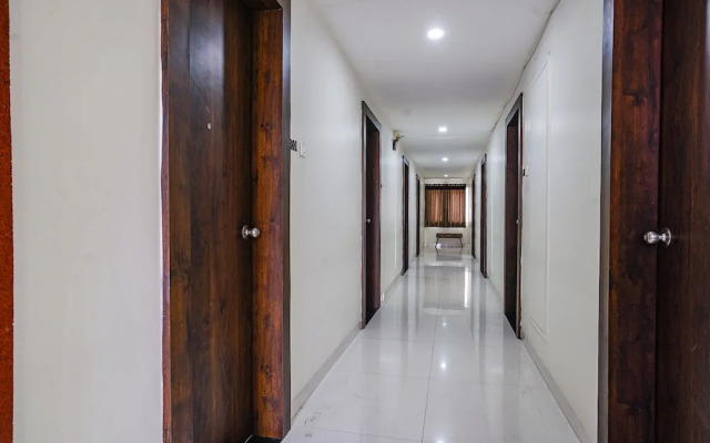 Fabhotel V Grand